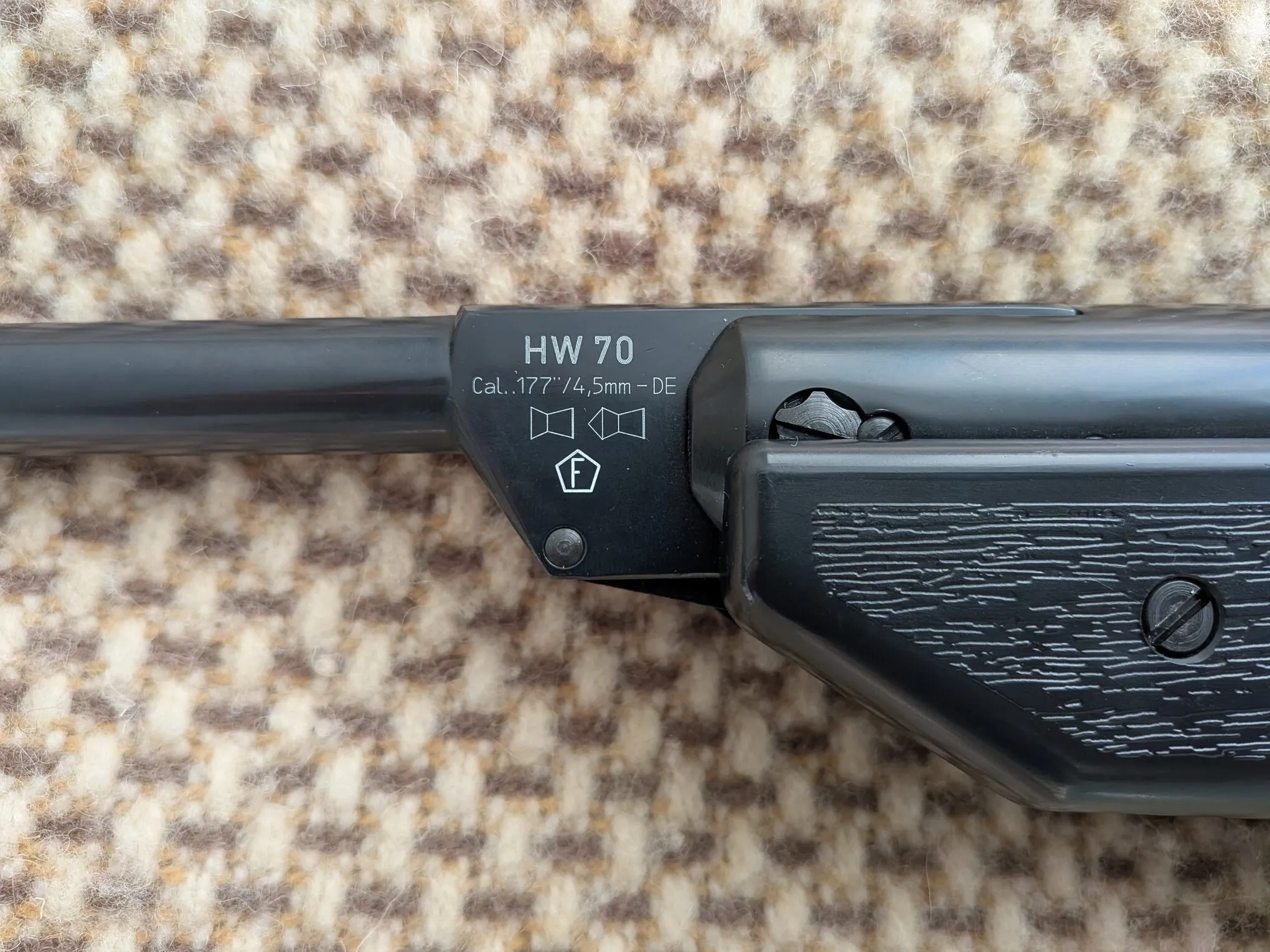HW70 model and .177 caliber markings beside the barrel pivot